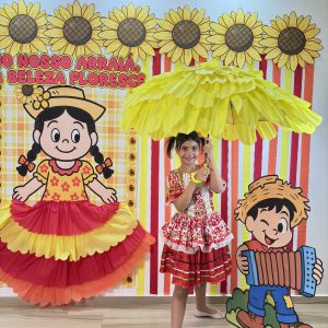 PAINEL GIRASSOL“NO NOSSO ARRAIÁ, A BELEZA FLORESCE