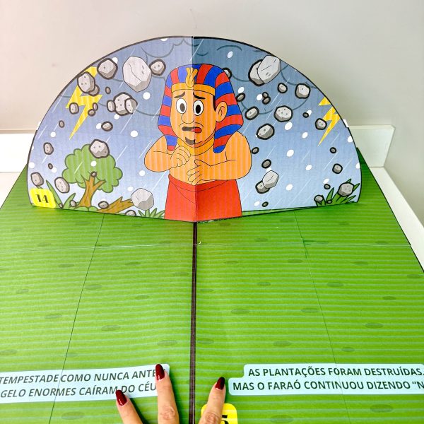 📖✨ Livro Gigante 3D: As 10 Pragas do Egito - Imagem 8