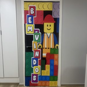 BEM-VINDOS Porta decorada com bloquinhos de criatividade!