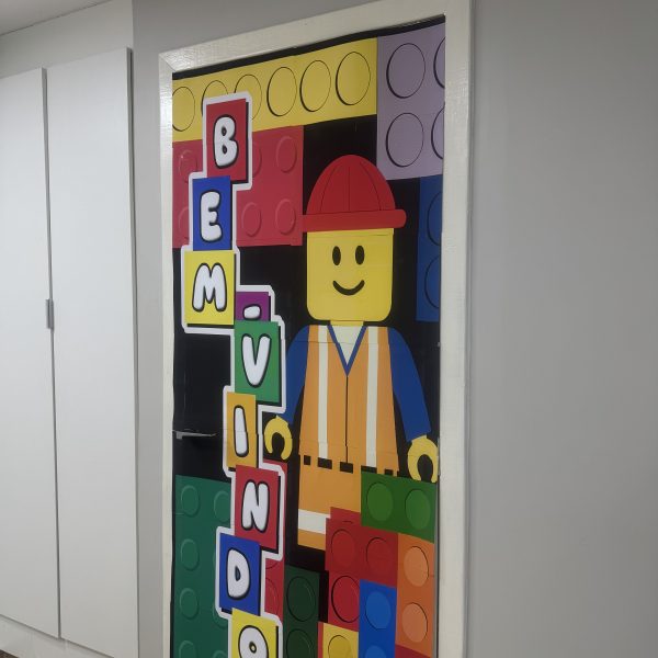 BEM-VINDOS Porta decorada com bloquinhos de criatividade! - Imagem 4