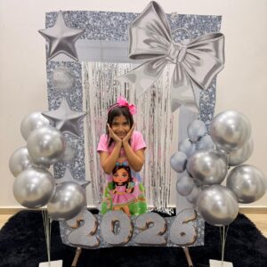 Moldura de Ano Novo 2026 prata.